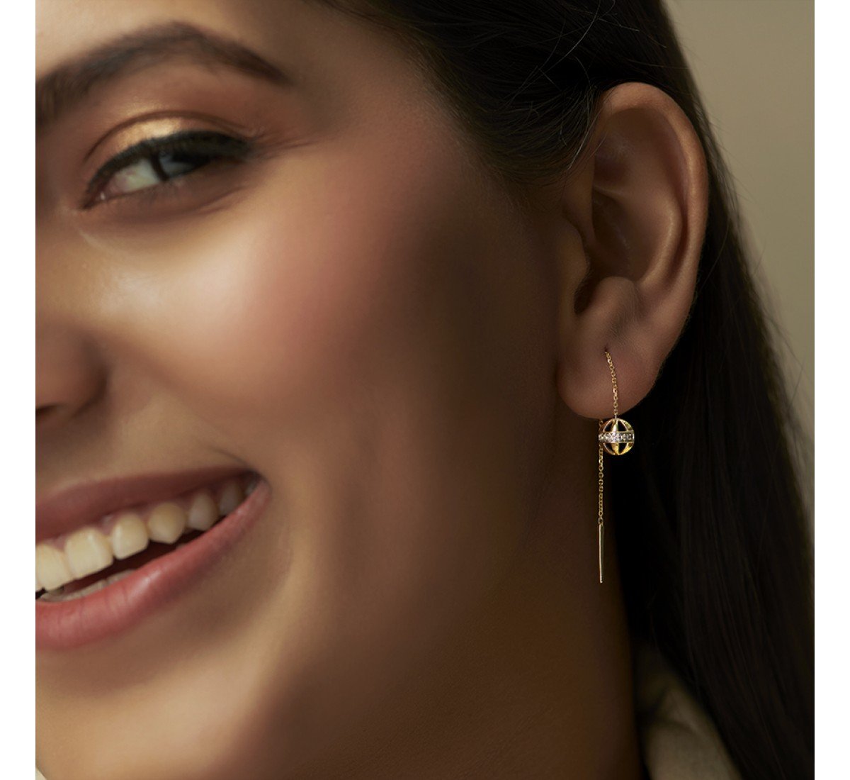 Brilliant Spherical Diamond Sui Dhaga