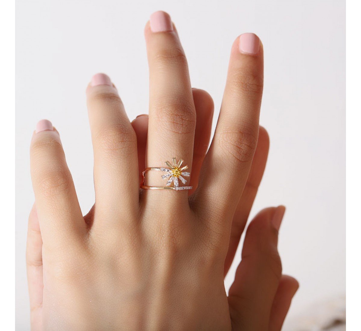 Nesrine Daisy Diamond Ring