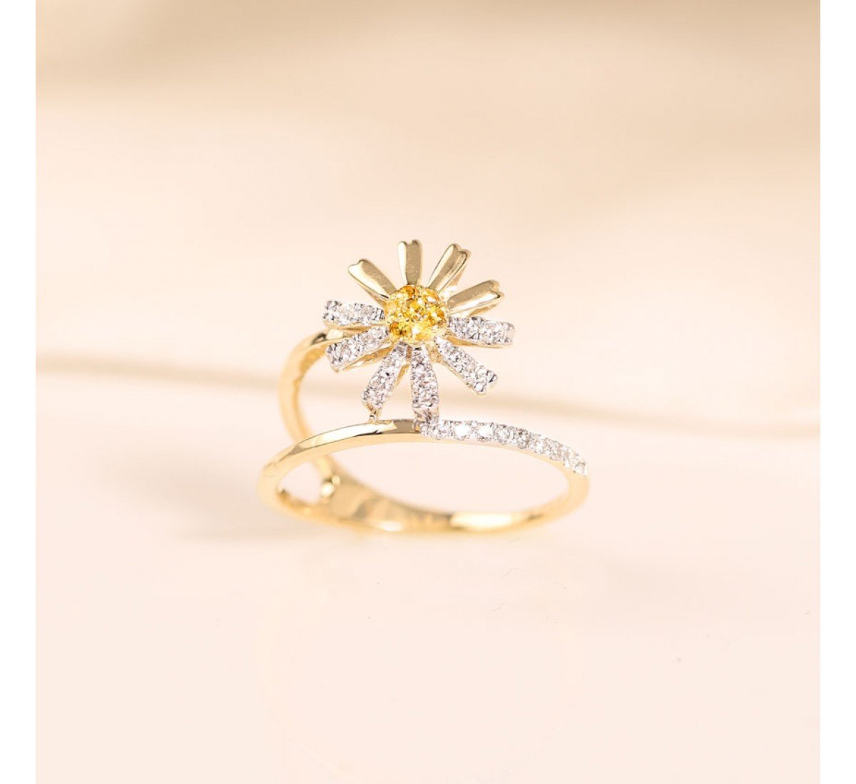 Nesrine Daisy Diamond Ring