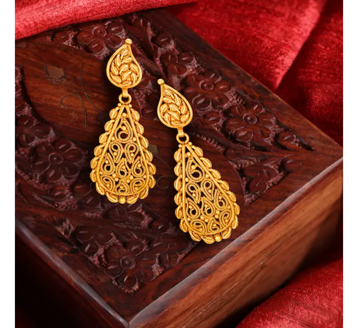 Enrapturing Gold Paisley Drops